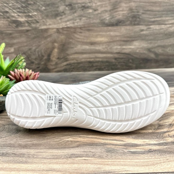 NIB Clarks Cloudsteppers 9M Nova Glint Mesh Comfort Sneakers Dark Olive Combo - Picture 8 of 12